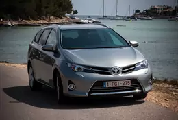 Auris Touring Sports: księgowy wśród samochodów