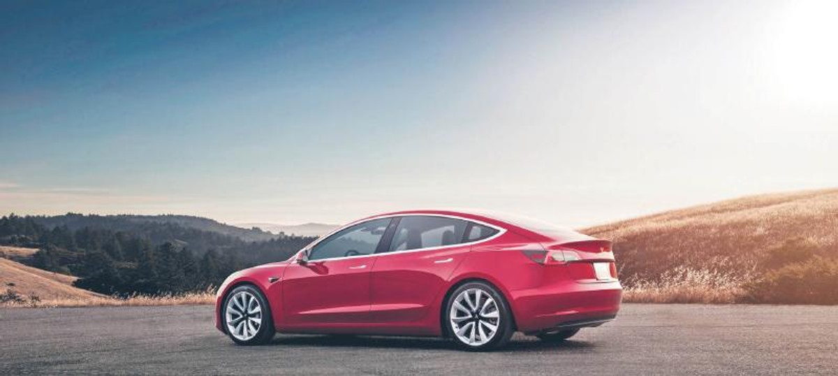 Tesla 3 Long Range AWD (fot. mat. prasowy)