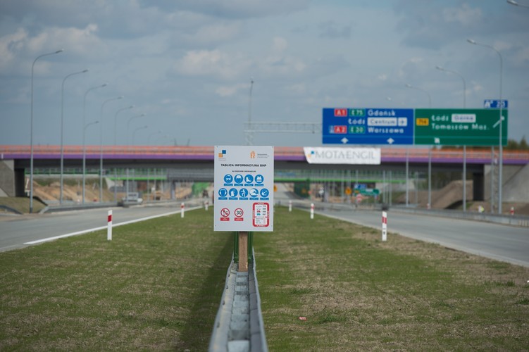 Na zdjęciu: Budowa autostrady A1 na odcinku Stryków-Tuszyn - Węzeł Łódź-Górna. <br><br>fot. (mr) PAP/Grzegorz Michałowski