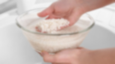 Zaskakujące wykorzystanie wody po gotowaniu ryżu. Ten trik to w Japonii absolutny hit!