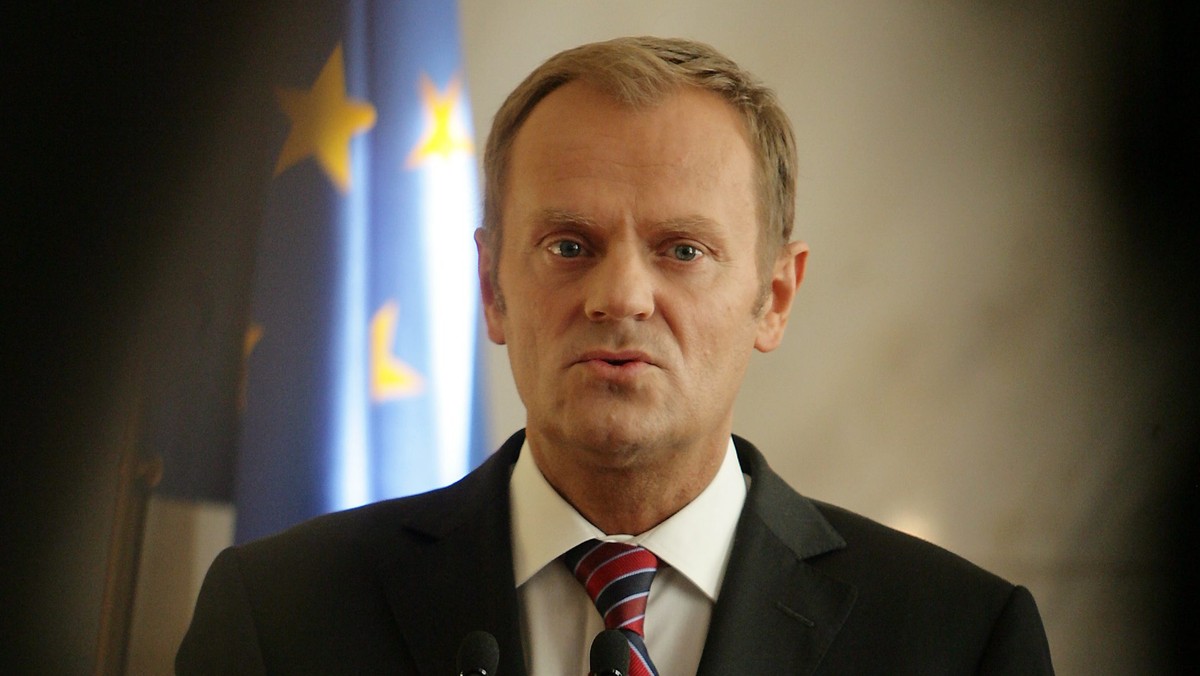 Premier Donald Tusk na konferencji prasowej w Warszawie zabrał głos ws. pomysłów rządu na ratowanie polskich szpitali. - Ratowanie szpitali poprzez częściowe oddłużenie. Ustawa uczyni z samorządów realnych zarządców szpitali - wyliczał premier, zdradzając, że nastąpią także nowatorskie rozwiązania w sferze kształcenia przyszłych lekarzy. -  Spodziewamy się ostrej debaty, ale naszym celem jest jak najszybsze uwolnienie szpitali od złych przepisów i od ciężaru długów - podkreślił.