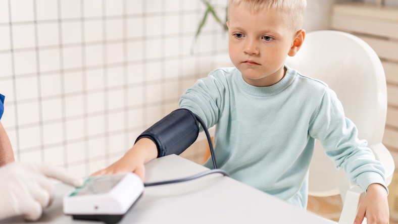 Nadciśnienie tętnicze u dziecka: jak rozpoznać? Objawy, przyczyny, leczenie