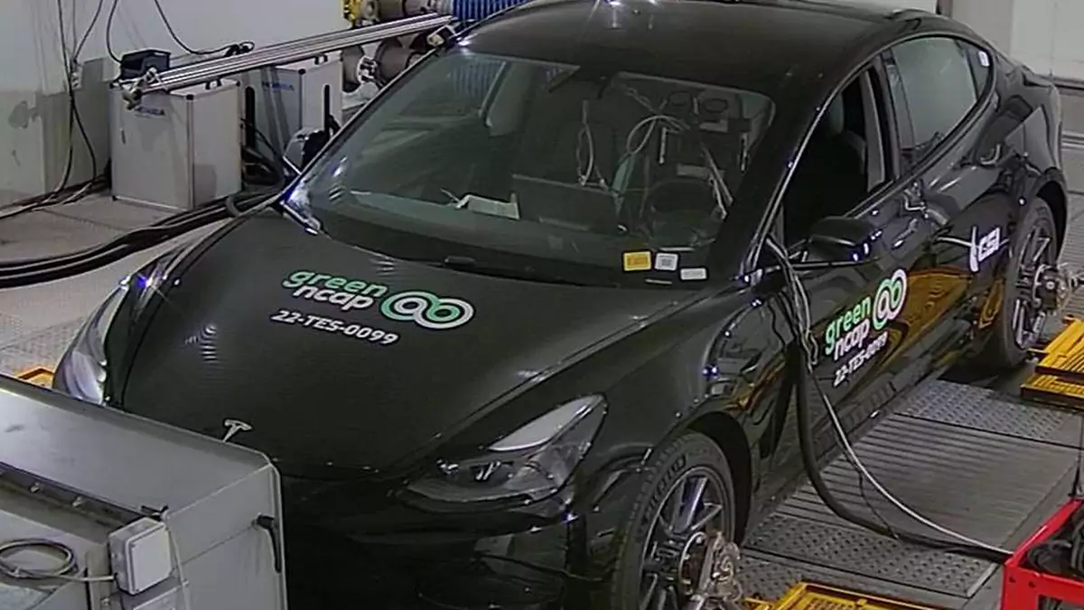 Testy Green NCAP prowadzone na Tesli model 3