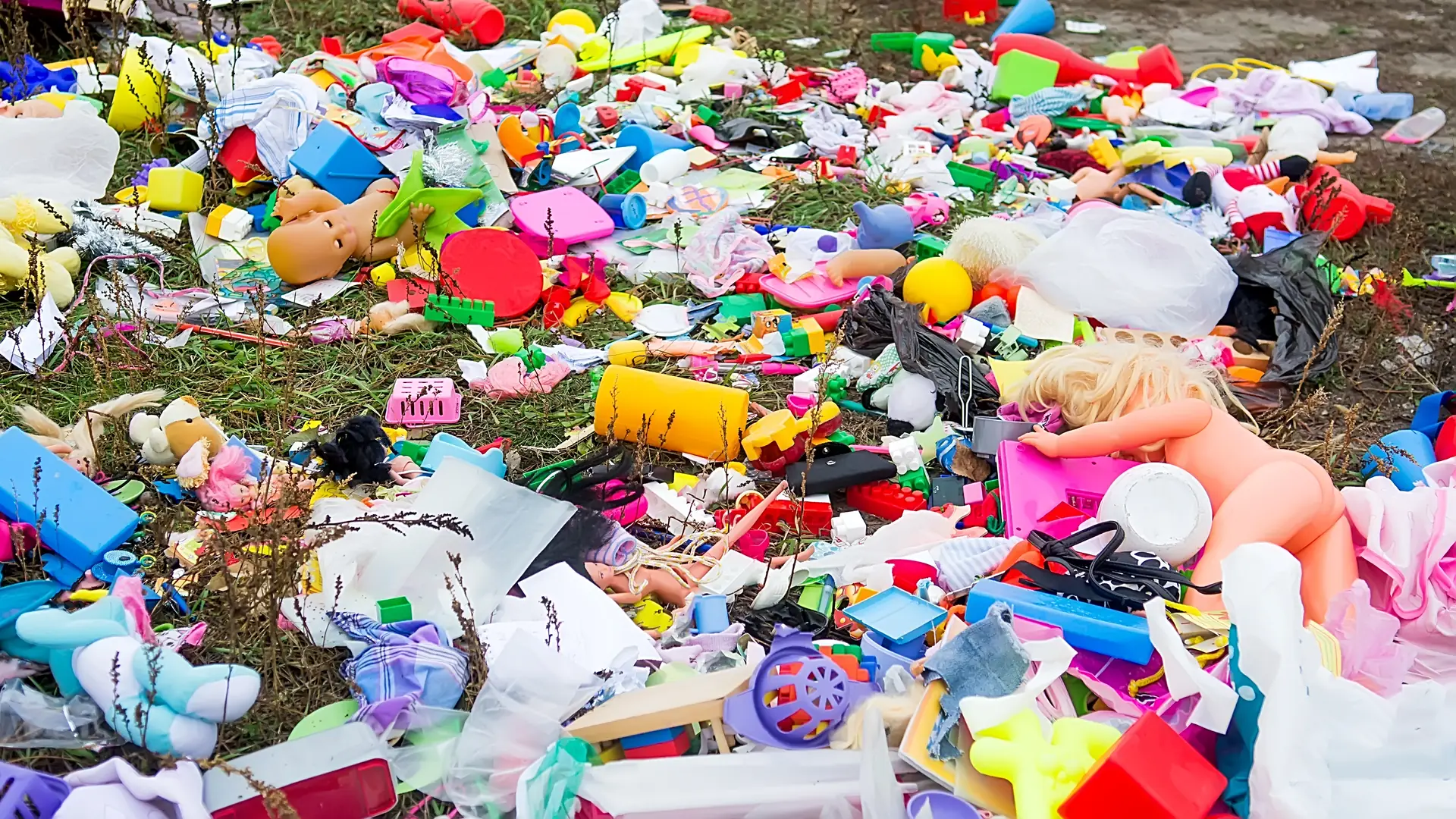 Naukowcy odkryli bakterię, która zjada toksyczny i trudny w recyklingu plastik