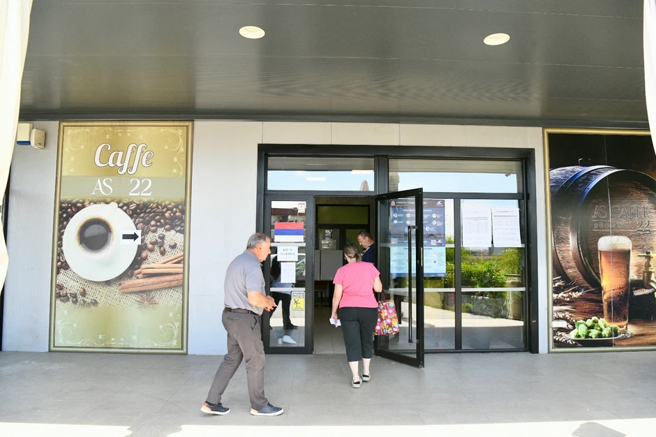 Kafe As, Plavi horizonti Zemun