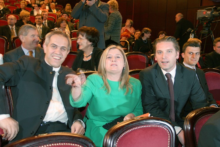 Zygmunt Solorz-Żak i Małgorzata Żak z Tomaszem Lisem