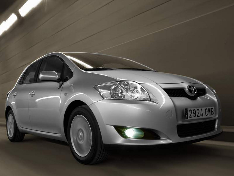 Toyota Auris dostane nové motory 1,6 Valvematic (97 kW) a 1,8 Valvematic (108 kW) a inovované turbodiesely