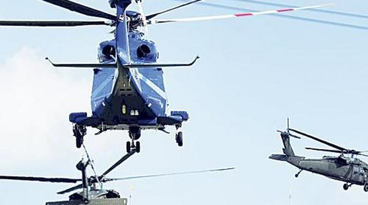 Harci helikopterekkel ment múzeumba Obama