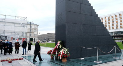 Koniec miesięcznic na Placu Piłsudskiego? Zapadła ważna decyzja dotycząca pomnika