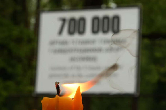 (VIDEO) Počelo obeležavanje Dana sećanja na ŽRTVE GENOCIDA U NDH: Građani i učenici iz Srpske odali počast stradalim u najvećem i najstrašnijem LOGORU SMRTI u Evropi