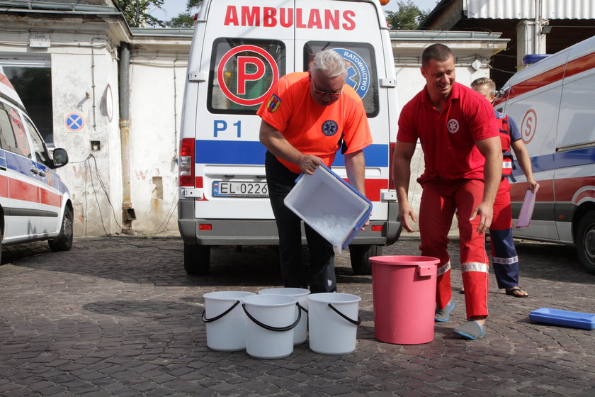 ice bucket challenge dyrektora pogotowia w Łodzi