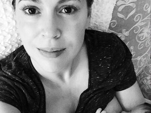 Szoptatós szelfivel szállt versenybe a színésznő