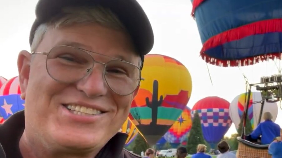 Meteorológ Roland Steadham.