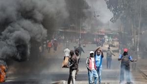 Peaceful protest in Kenya quickly turns chaotic