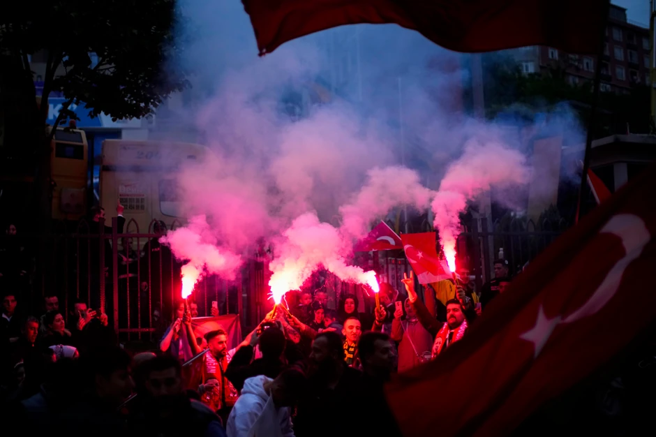 Erdoganove pristalice u Istanbulu u noći 15. maja