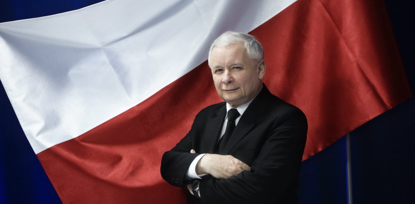 Kaczyński obiecuje 300 tys mieszkań rocznie. Jak za Gierka