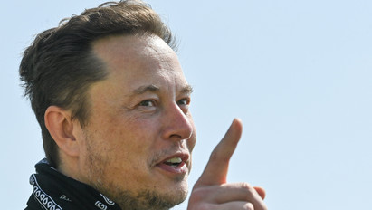 A világ leggazdagabb embere lehajol az „apróért”: még jobban megsarcolná a kék pipásokat Elon Musk