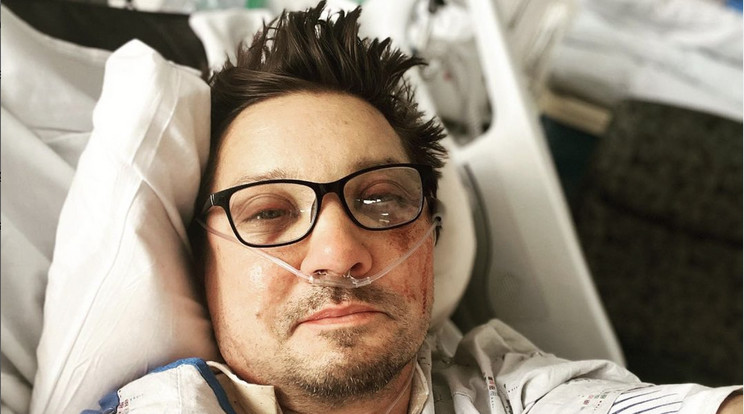 A színész úgy tűnik, jobban van hátborzongató balesete után / Fotó: Jeremy Renner/Instagram