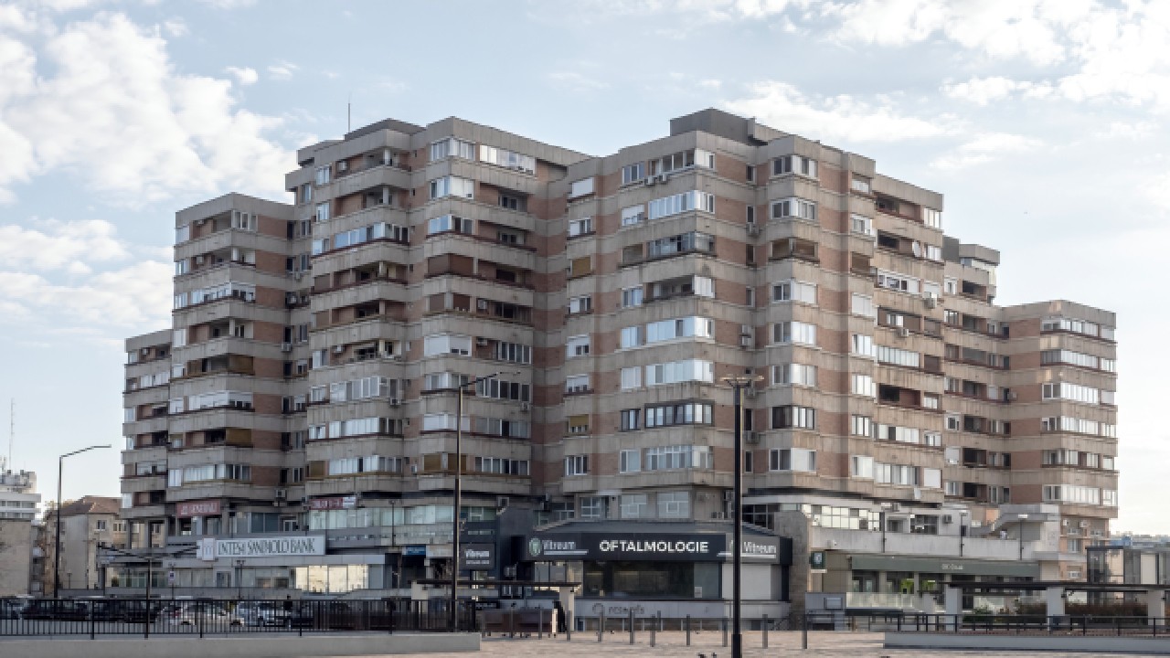 Balcoanele închise fără autorizație nu vor fi impozitate dublu la Oradea. Primăria pregătește un regulament în 2027