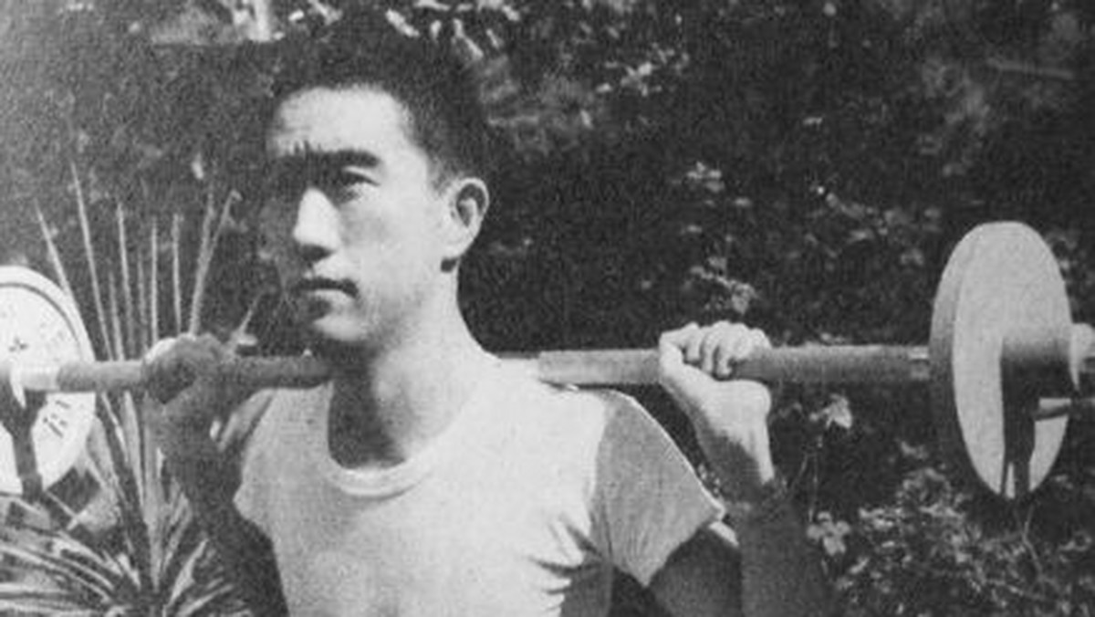 Japoński pisarz, dramaturg, i eseista (1925-1970). 