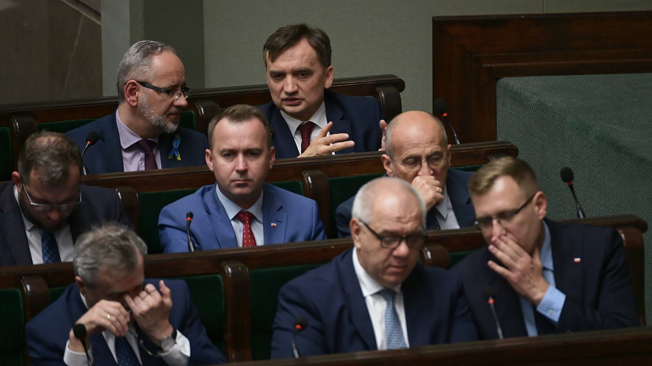 Minister Michał Cieślak (w środku) w rządowych ławach w Sejmie