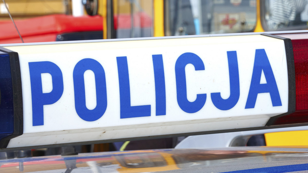 Do śmiertelnego potrącenia pieszej doszło wczoraj po godz. 18.00 na ulicy Batalionów Chłopskich w Pińczowie. 85-letnia kobieta przechodząc przez pasy została potrącona przez dwa samochody. Niestety nie było dla niej ratunku.