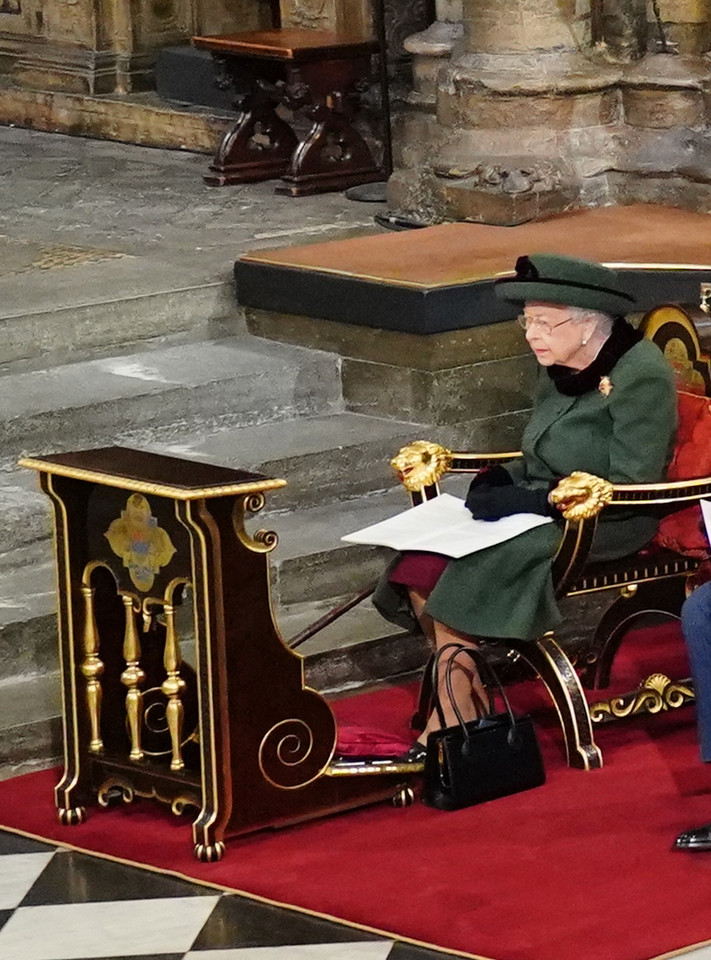 Msza dziękczynna za życie księcia Filipa: królowa Elżbieta II podczas nabożeństwa