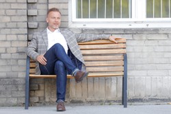 "To głównie ja latam do niego po jajka i sól". Nie uwierzycie, kto jest sąsiadem Krystiana Wieczorka