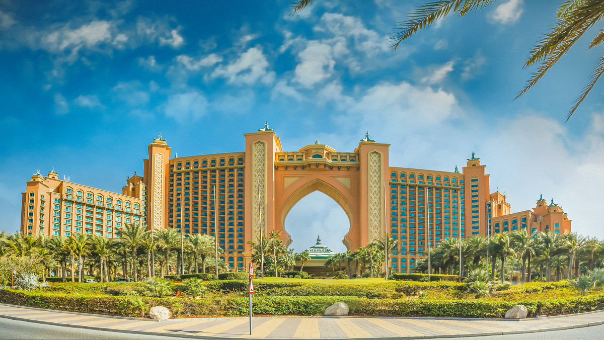 Hotel Atlantis The Palm w niecodzienny sposób dziękuje swoim fanom za milion polubień na Facebooku. Każdy, kto zostawi kciuk w górę na fanpage'u, ma szansę zdobyć darmowy nocleg w specjalnym apartamencie.