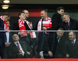 prezydent nawrocki na patriotycznej pielgrzymce kibiców na jasną górę. tak go powitali