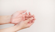 Jak leczyć schodzącą skórę z dłoni?