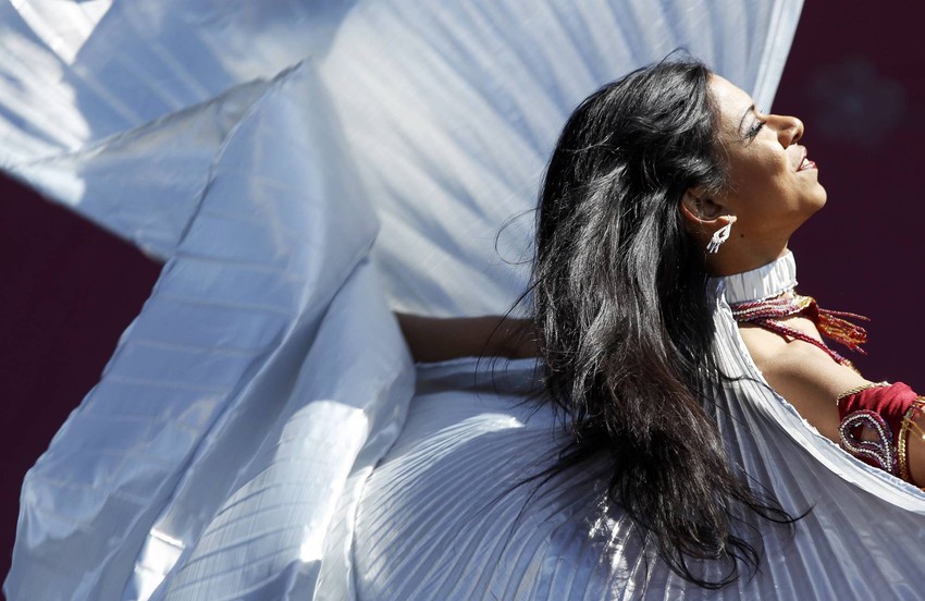 Građani su uživali u nastupu orkestara, klovnova, žonglera i zabavljačica