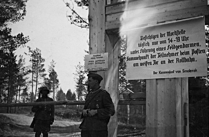 Niemiecki posterunek w Katyniu, na terenach, gdzie od kwietnia 1943 r. prowadzono ekshumacje pomordowanych polskich oficerów. Teren, na którym wykryto groby, podlegał komendantowi Smoleńska. Fotografia z archiwum autora.