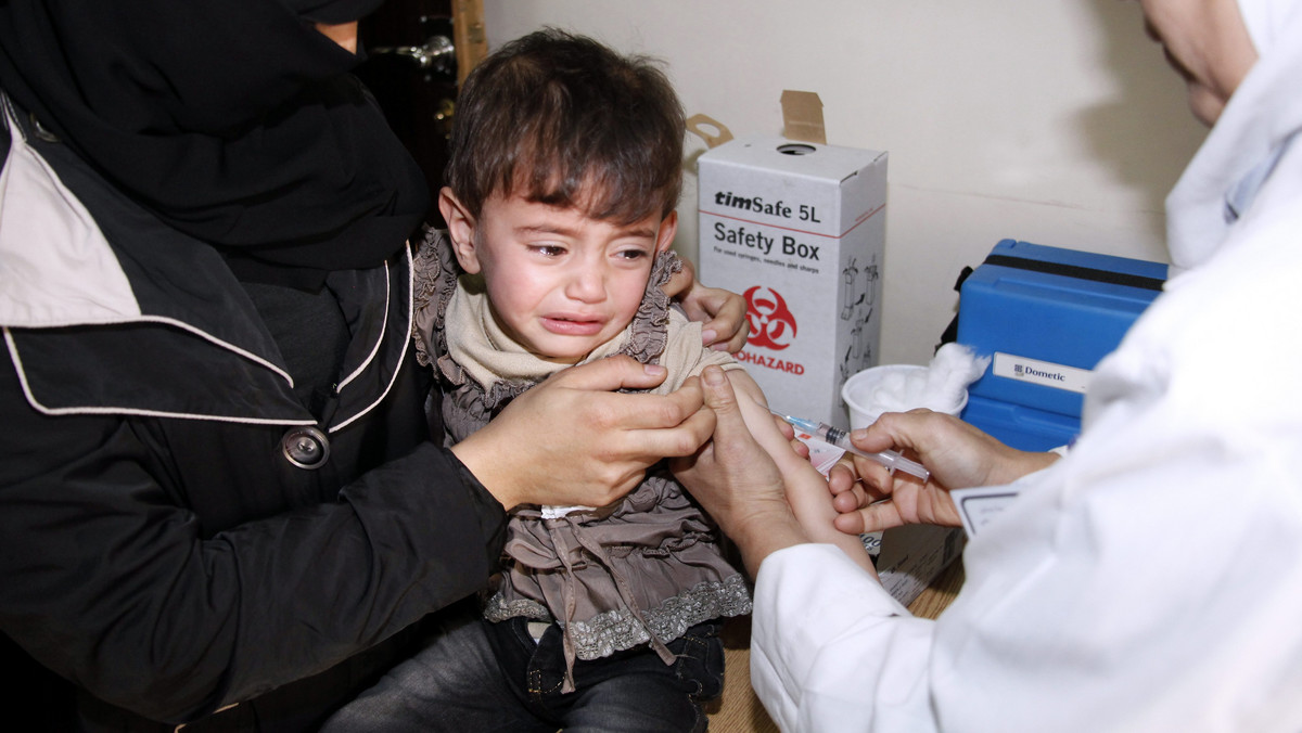 W Syrii i sześciu innych krajach oraz terytoriach Bliskiego Wschodu trwa zakrojona na szeroką skalę kampania szczepień przeciwko polio; akcją ma być objętych 20 milionów dzieci - poinformowały w piątek w Genewie Światowa Organizacja Zdrowia (WHO) i UNICEF.