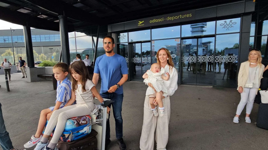 Nikola Rokvić sa porodicom