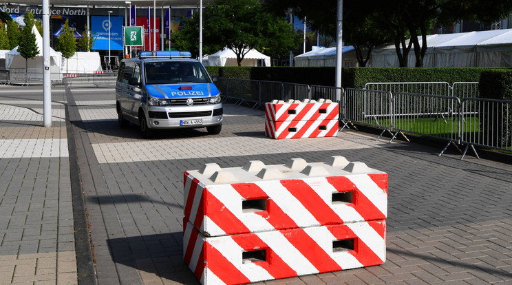 A Gamescom helyszíne és a kölni dóm köré is beton barikádokat emeltek / Fotó: AFP
