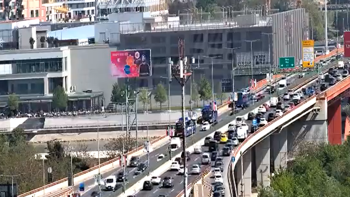 (FOTO) NAORUŽAJTE SE STRPLJENJEM Ogromne gužve u celom Beogradu, vozila mile na mostovima: Centar zakrčen