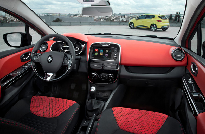 Renault Clio IV: auto generacji Facebooka