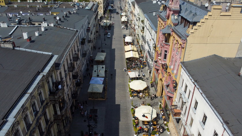 Łódź po lockdownie. Ulica Piotrkowska bez maseczek