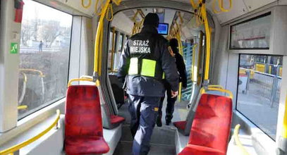 Obcokrajowiec "odleciał" w tramwaju. Trafił za kraty