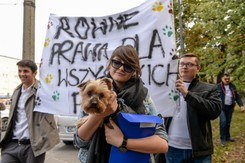 Happening NowoczesnejPl przed siedzibą Solidarności. Członkowie partii domagali się równości dla psów [FOTO]