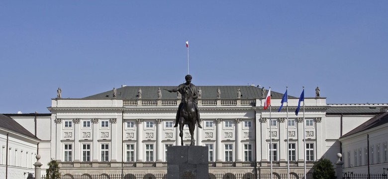 Pomnik smoleński jednak na Krakowskim Przedmieściu? "PiS zyskał nowe argumenty"