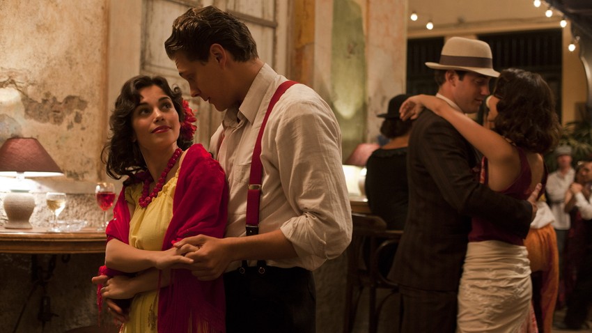 U seriji se pojavljuju i španski glumci: Elena Martinez i Miloš Biković