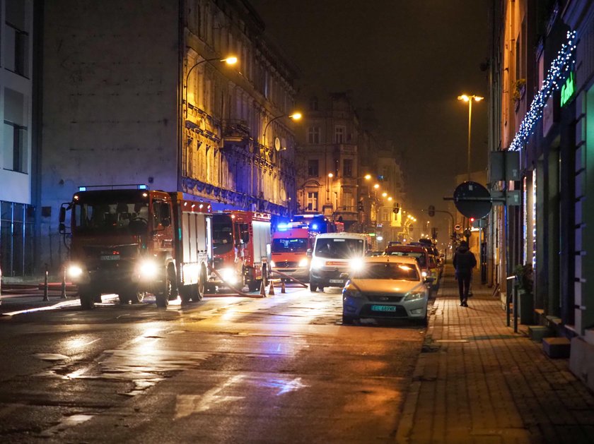 Pożar fabryki w Łodzi: Strażacy podejrzewają podpalenie