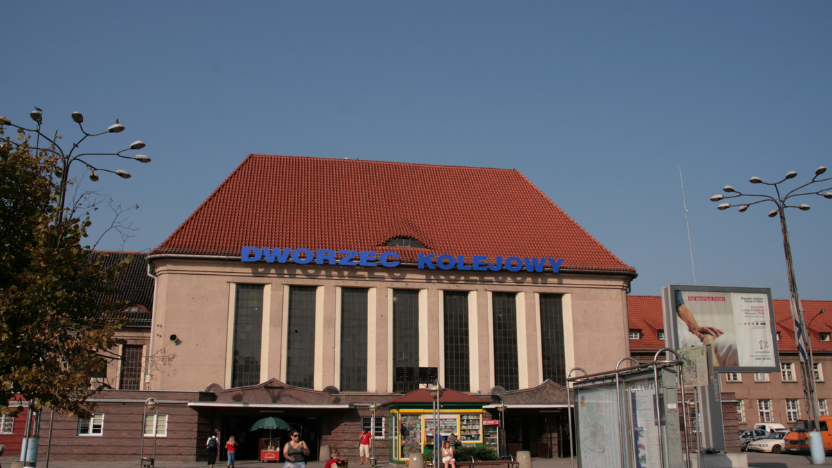 Przedstawiciele PKP SA podpisali z Centrum Unijnych Projektów Transportowych umowę o dofinansowanie modernizacji dworca w Gliwicach ze środków unijnych. Wartość dofinansowania wyniesie około 81,5 mln zł. Koszt całej inwestycji to 156 mln zł.