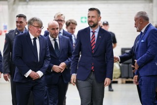 MON: Ponad tysiąc pojazdów terenowych trafi do żołnierzy Wojska Polskiego