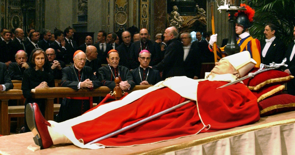 Tak wyglądał pogrzeb Jana Pawła II. ZDJĘCIA