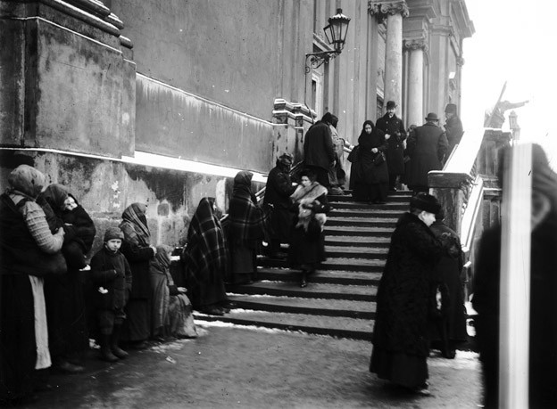 W warszawskim Domu Spotkań z Historią mozna oglądać wystawę unikalnych zdjęć stolicy z czasów okupacji niemieckiej podczas I Wojny Światowej