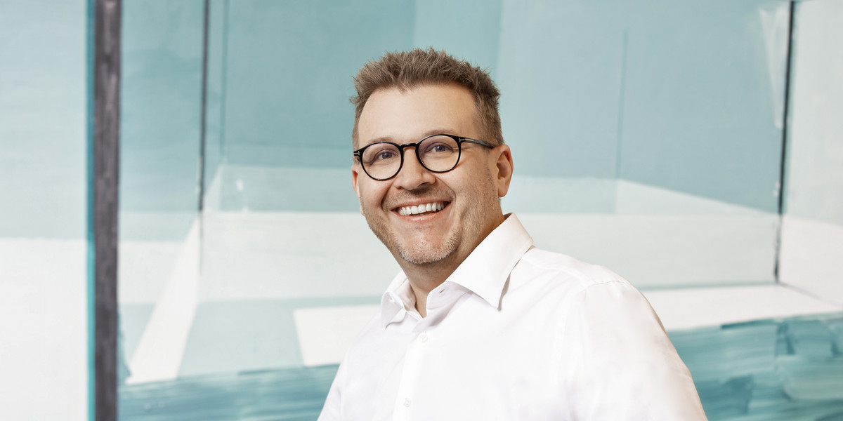 Adam Niewiński, współzałożyciel i partner zarządzający w OTB Ventures, wyróżniony tytułem Digital Shapers 2022 w kategorii Inwestycje