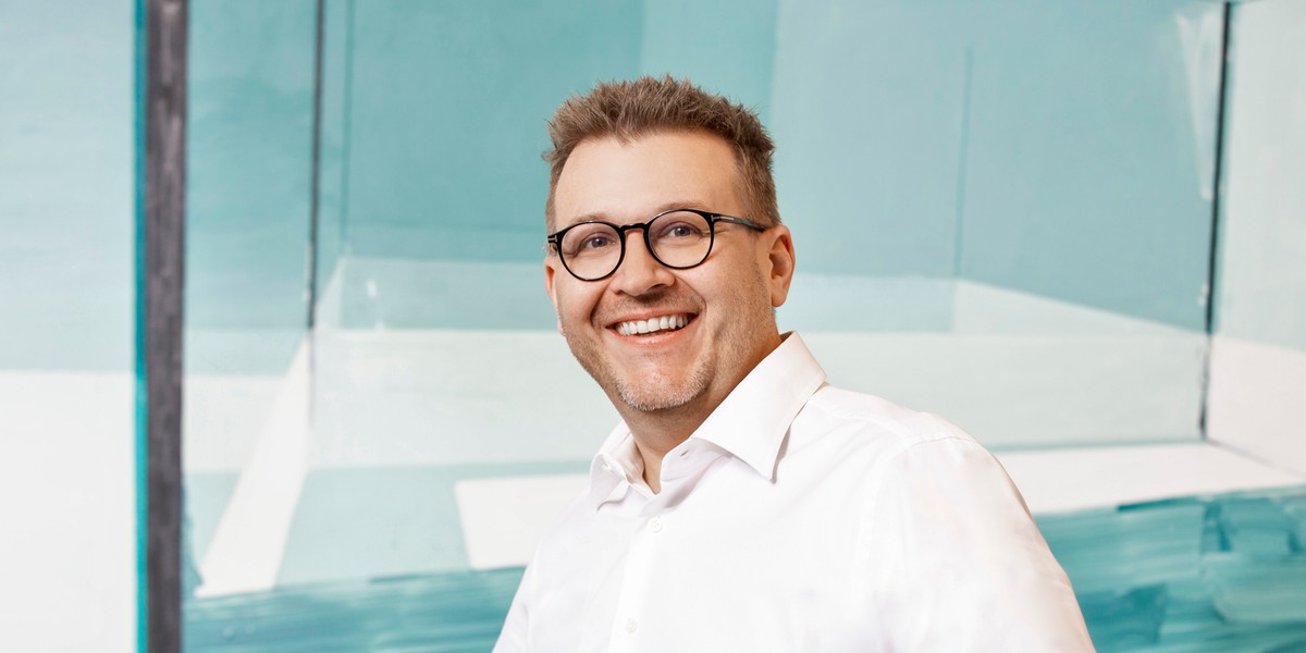 Adam Niewiński, współzałożyciel i partner zarządzający w OTB Ventures, wyróżniony tytułem Digital Shapers 2022 w kategorii Inwestycje